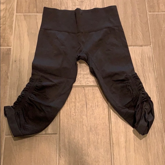 Lululemon In the flow crops - Picture 3 of 6